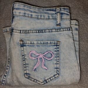 SHEIN Light Blue Jeans with Pink  Embroidery On The Pockets Flared